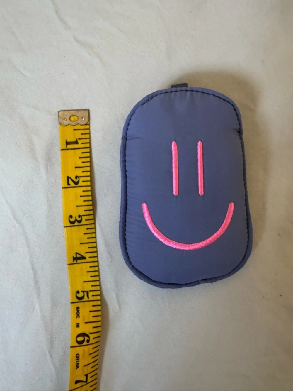 FIGS - smiley key chain - Picture 4 of 5